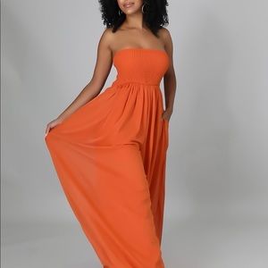 Boho Style Jumpsuit. Strapless
Inseam 32 inches
100% polyester
Hand wash cold